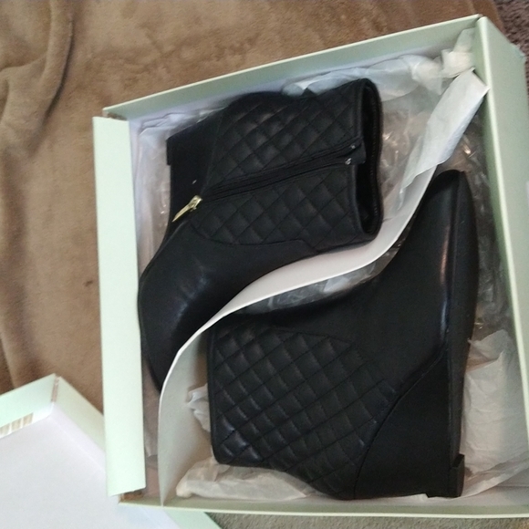 Casual Shoes - Picture 4 of 4